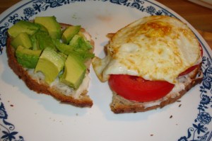 tomato avocado egg sandwich